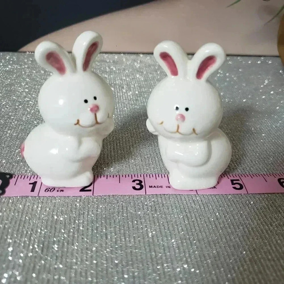 Bunny Salt and Pepper Shakers - Picture 3 of 7